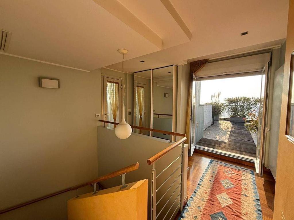 The Mirror Apartment *