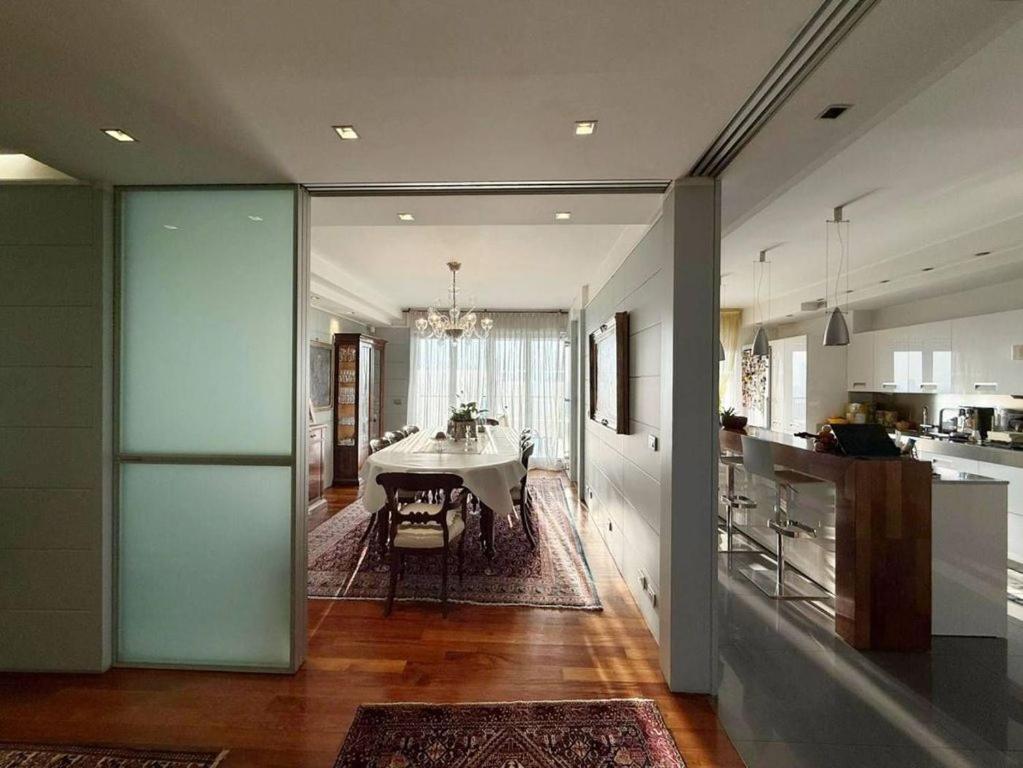 Apartment The Mirror