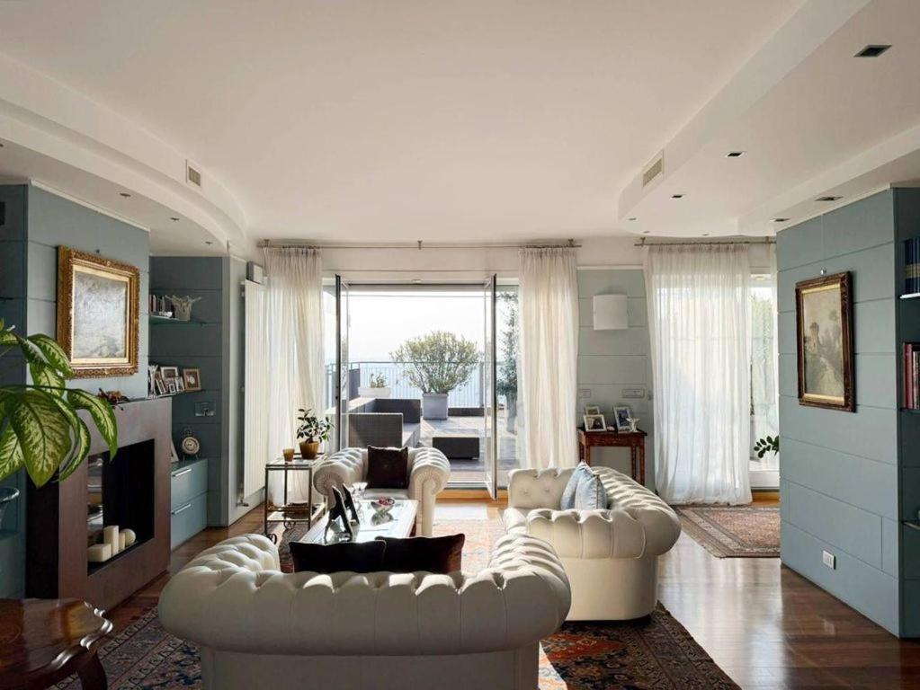 Apartment The Mirror